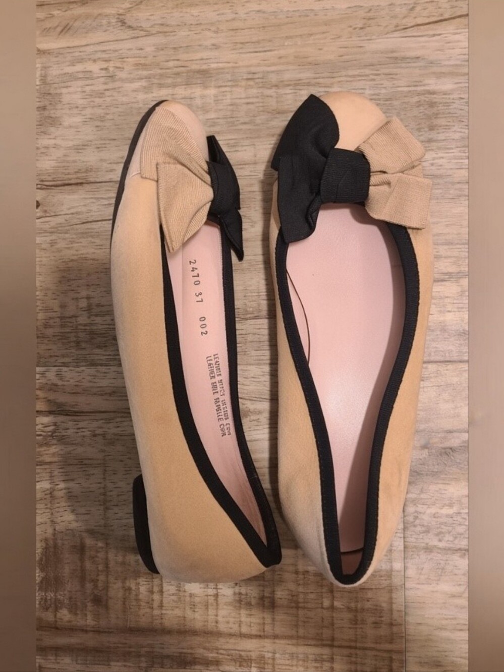 FERCA 81 Italy Metallic Gold Textured Leather Ballet Flats Black Bow Accent 37